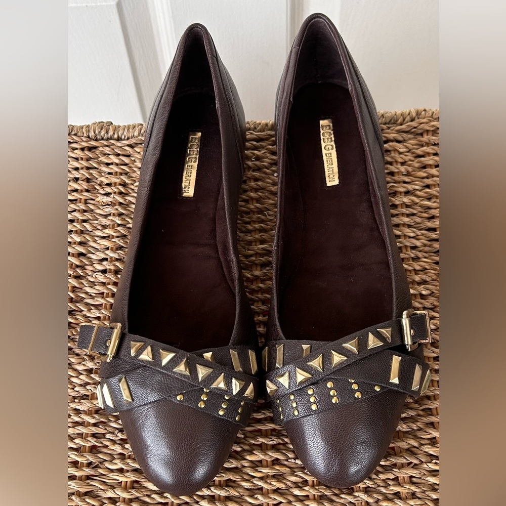 BCBGeneration Dark Brown Leather Flats‎ Gold Buckles & Studs Size 8.5M